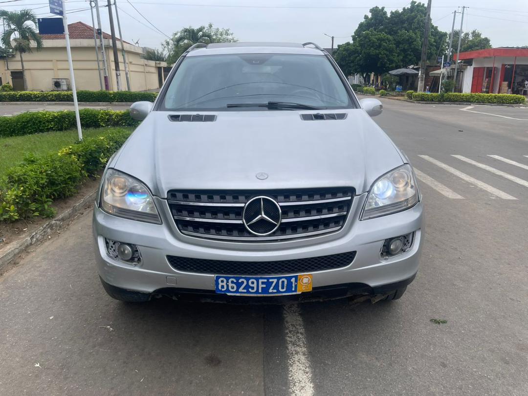 Mercedes ML 4MATIC  Automatique   Prix 2.500.000f  Essence  V6   climatisée  papier à jour