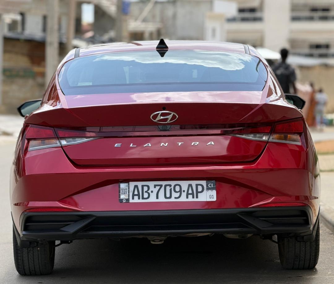 Hyundai Elantra 2022