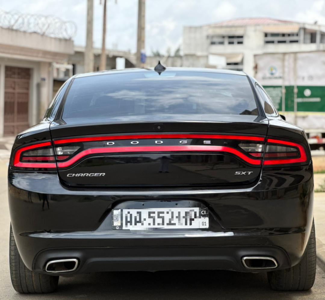 DODGE CHARGER SXT  ANNÉE : 2019