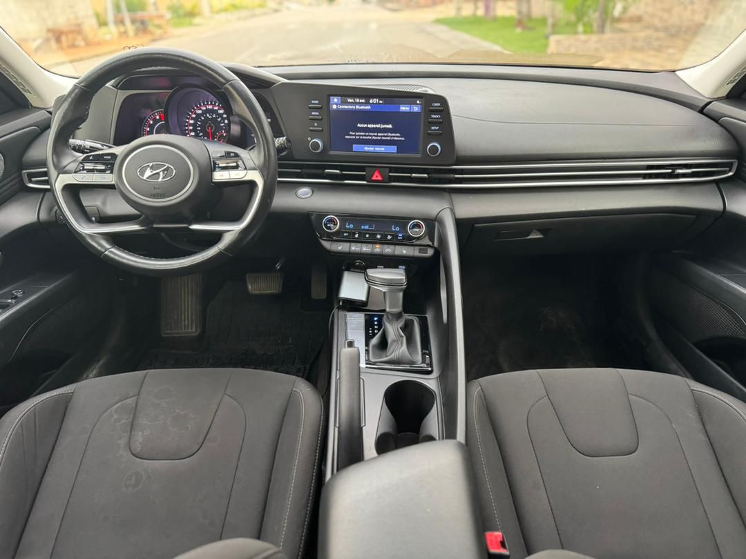Hyundai Elantra 2022